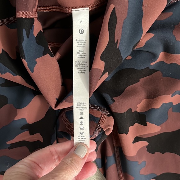 Lululemon Wunder Train High-Rise Tight 28"
Heritage 365 Camo Smoky Red Night Sea - Picture 3 of 6